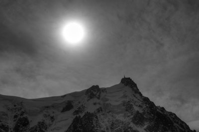 L'aiguille du midi (à midi)_15345688029_l.jpg